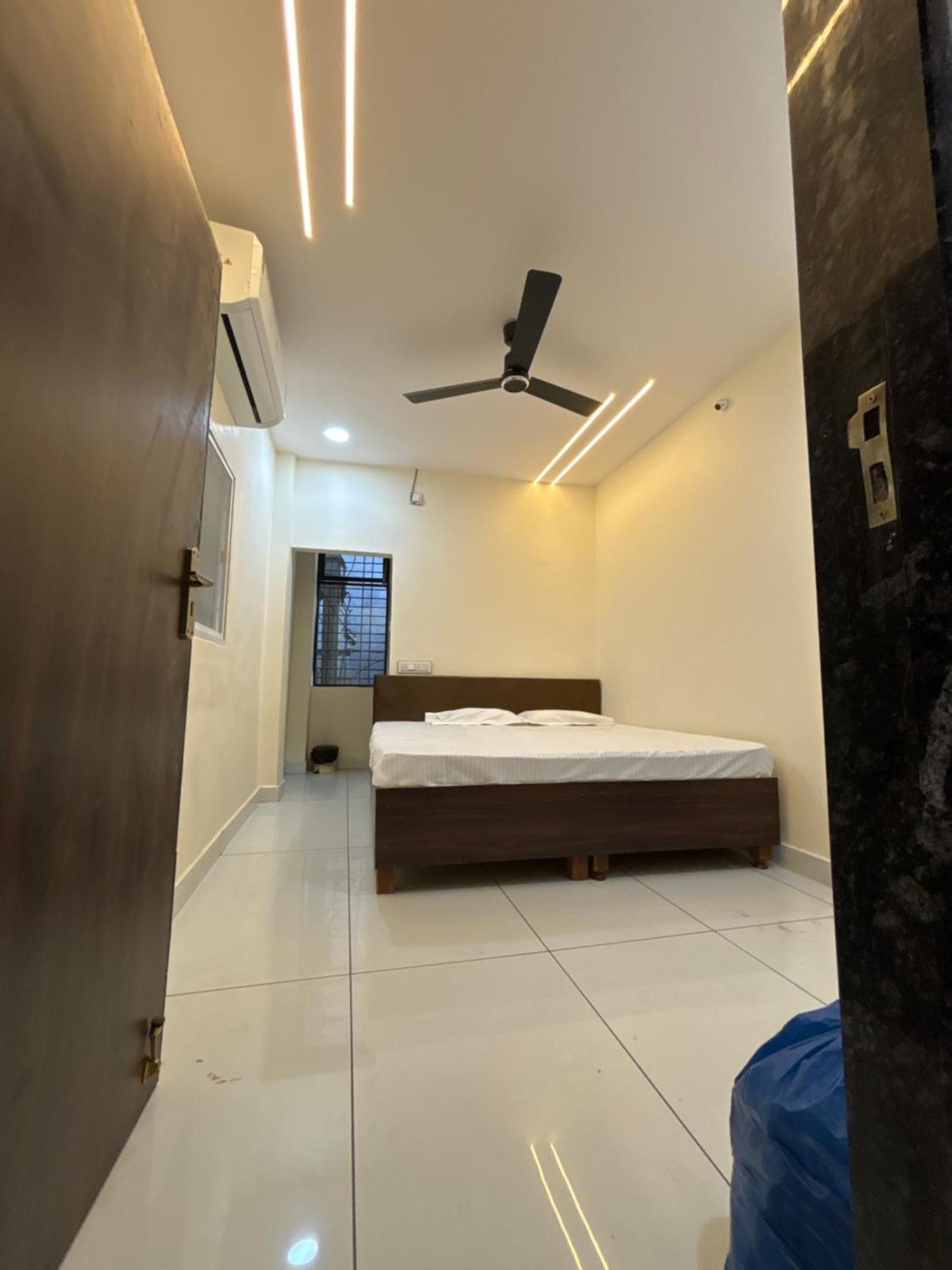 Hotel Shreenidhi Comfort Stay Ujjain Eksteriør billede