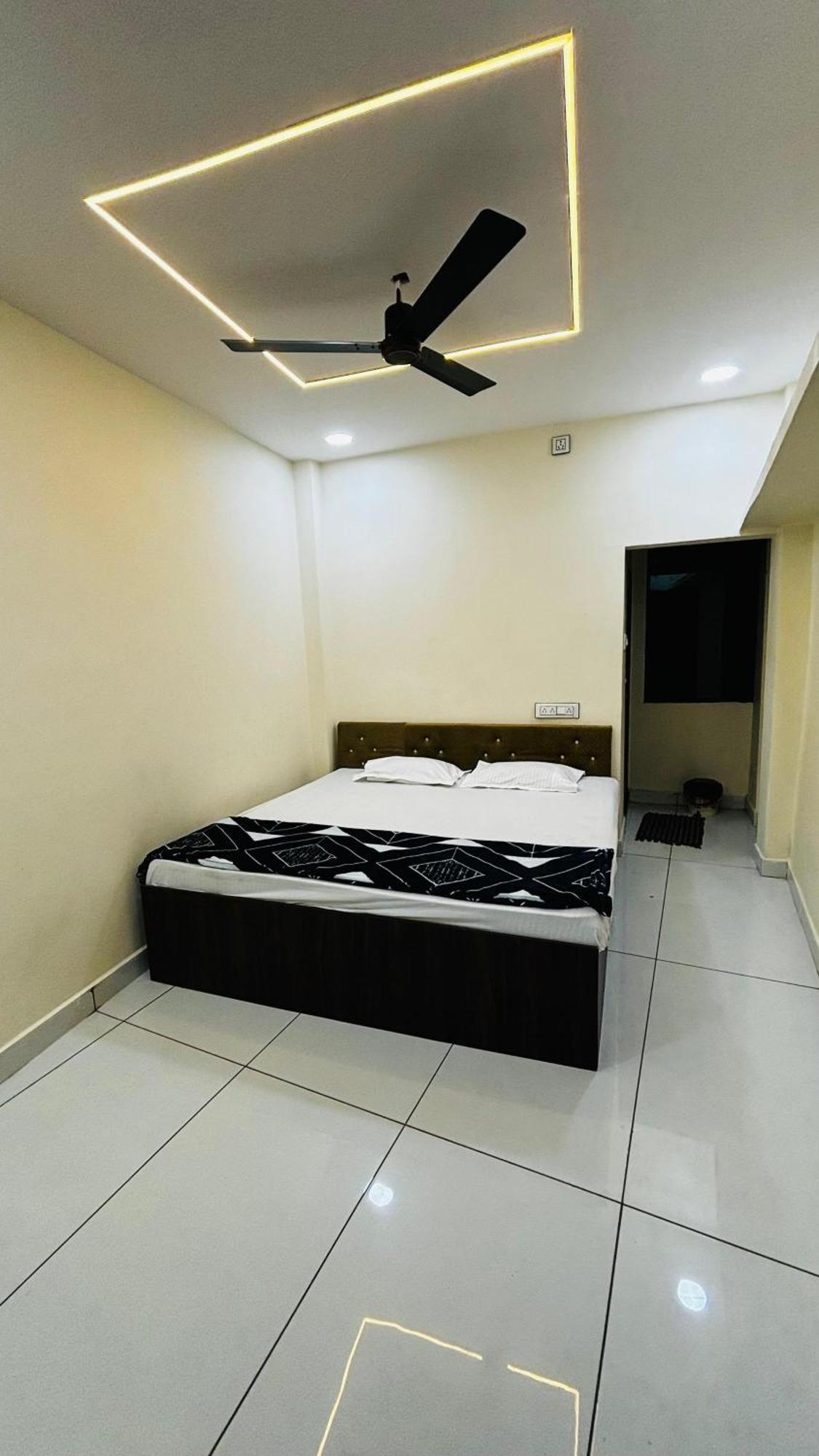 Hotel Shreenidhi Comfort Stay Ujjain Eksteriør billede