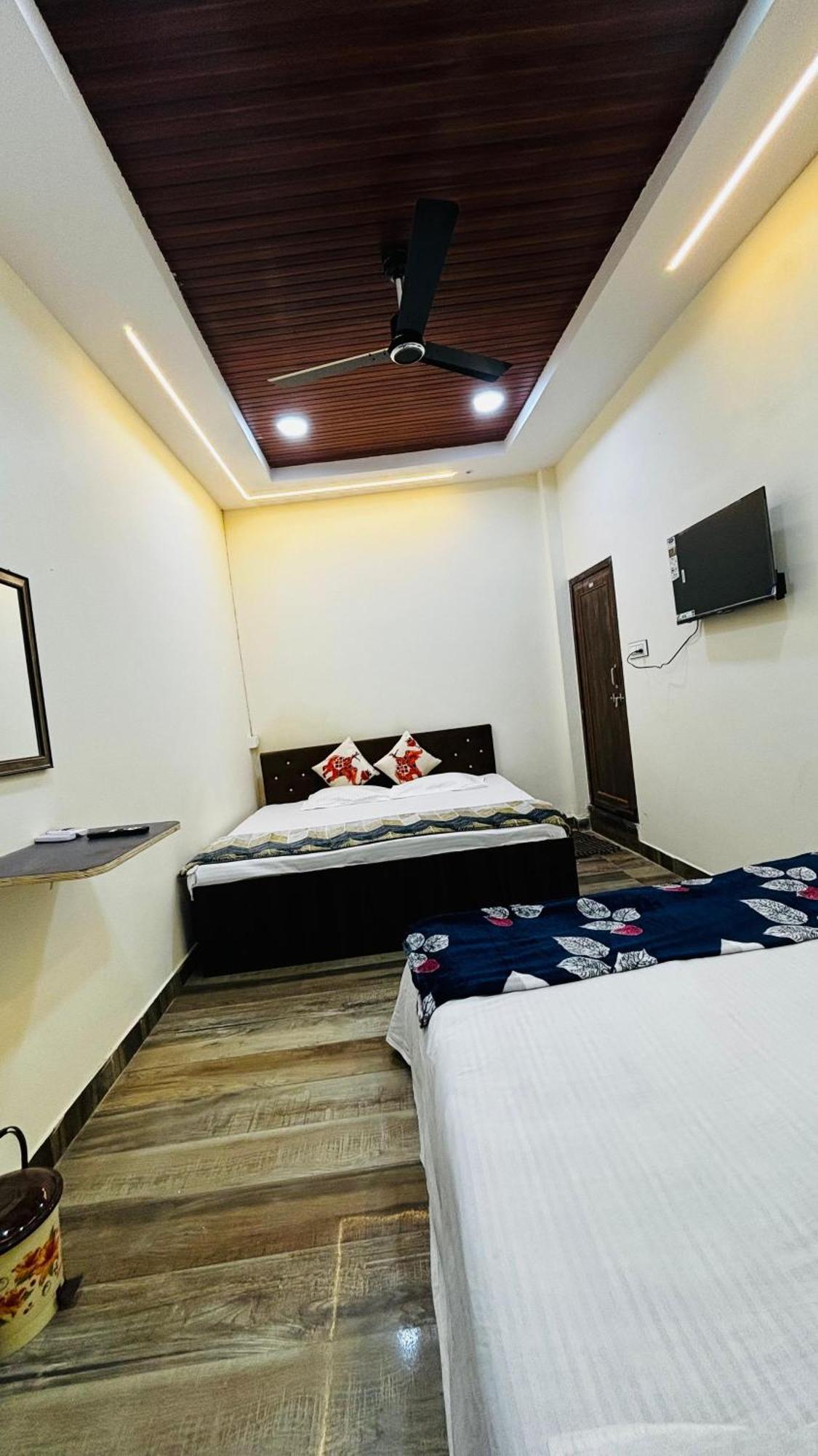 Hotel Shreenidhi Comfort Stay Ujjain Eksteriør billede