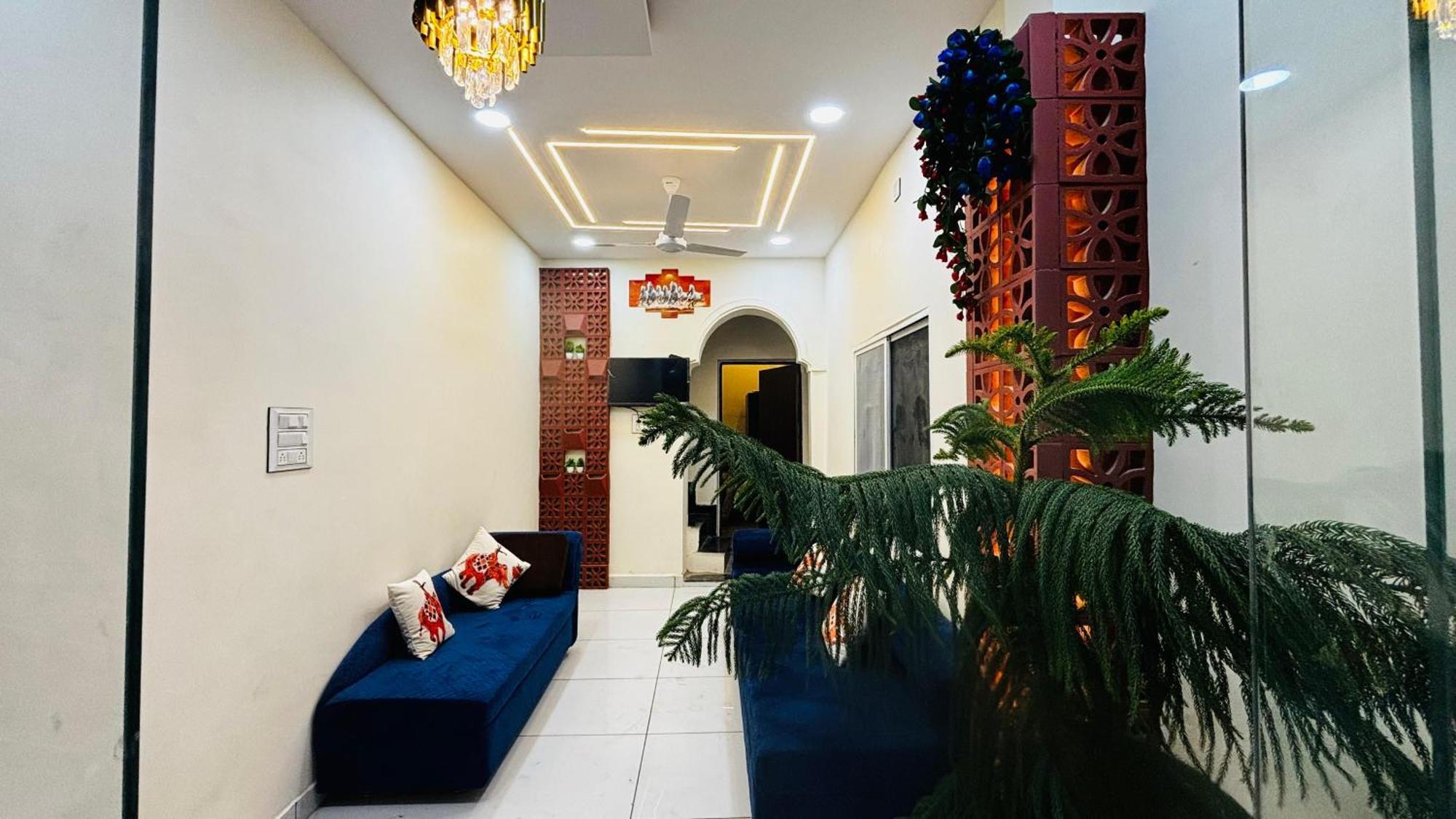 Hotel Shreenidhi Comfort Stay Ujjain Eksteriør billede