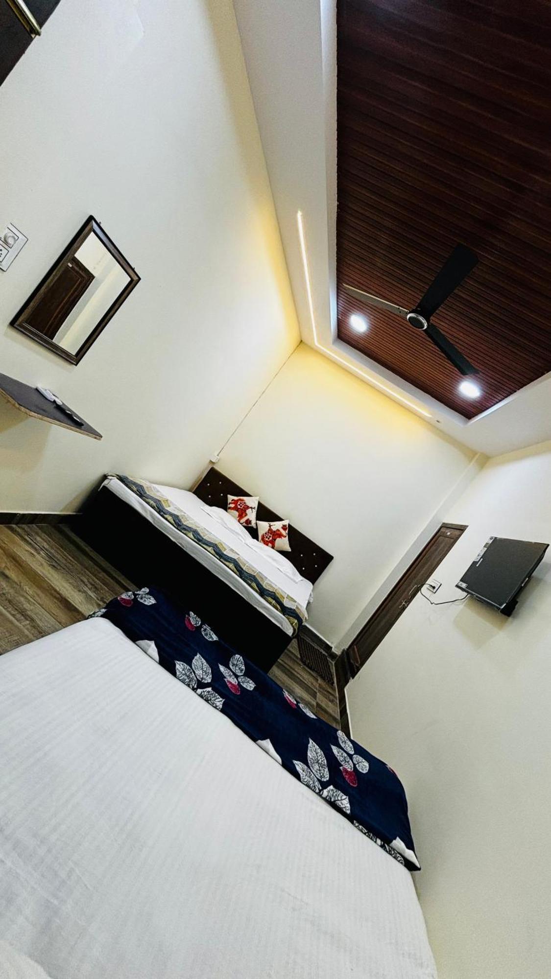Hotel Shreenidhi Comfort Stay Ujjain Eksteriør billede