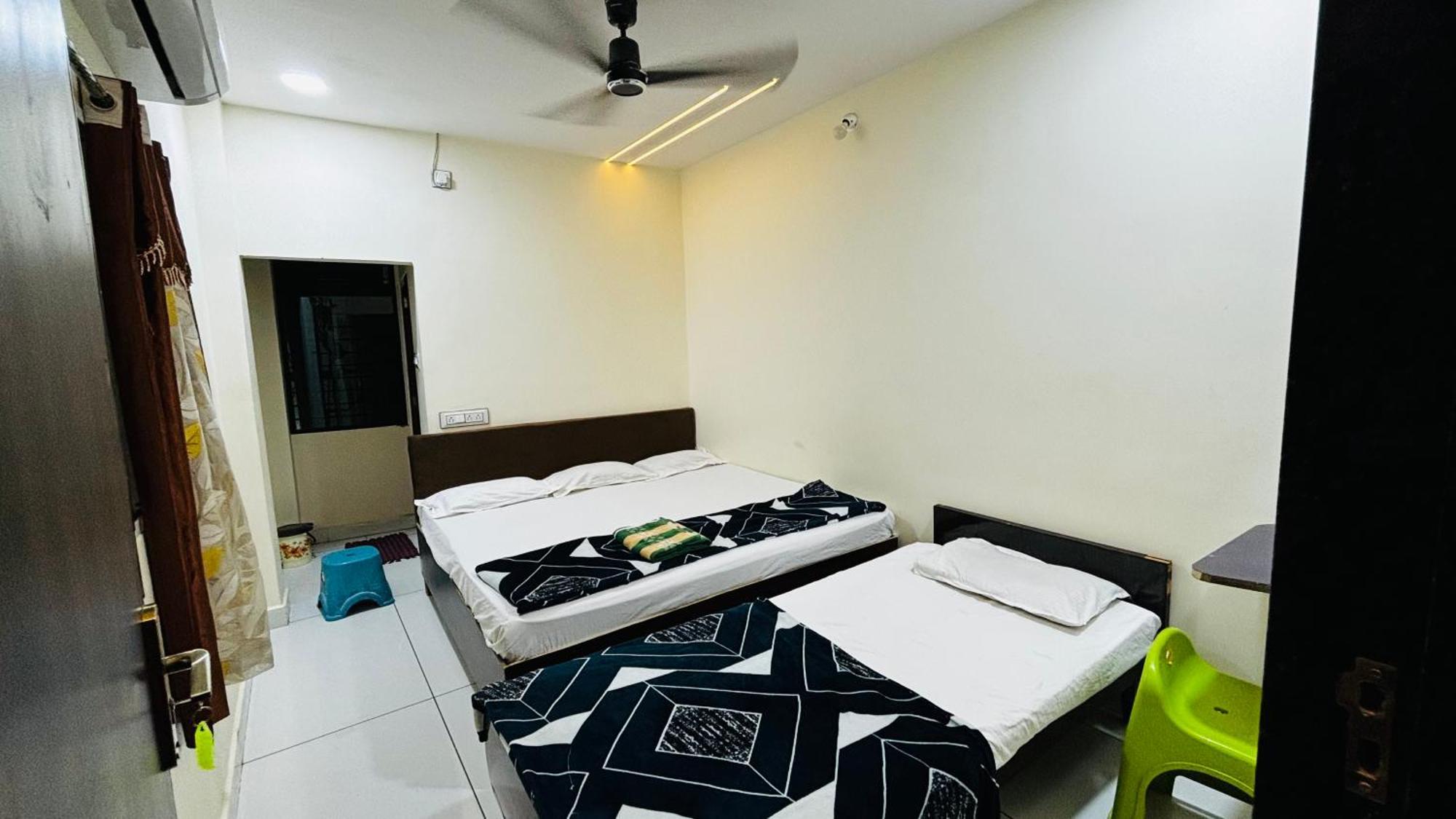 Hotel Shreenidhi Comfort Stay Ujjain Eksteriør billede